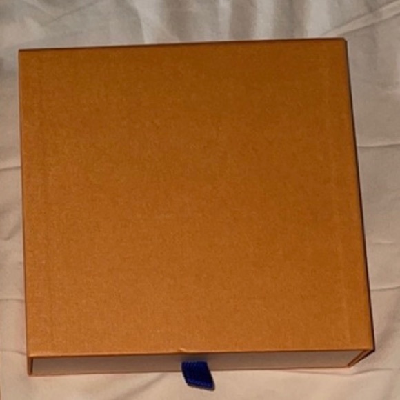 Louis Vuitton empty box with paper bag - Picture 3 of 7